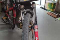 Fahrrad mit Mantra und gesegneten Reifen